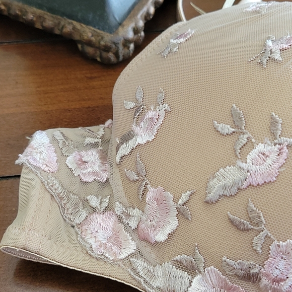 ๐ SEXY EMBROIDERED BRA - Picture 3 of 10
